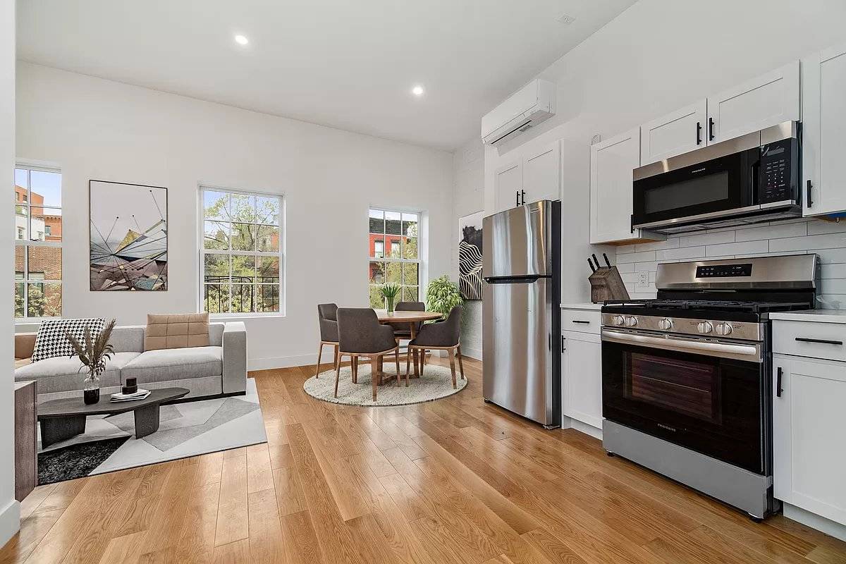 Welcome to 546 Hudson ! This is a brand new renovated full floor one bedroom in the heart of the West Village available for May 1 or May 15 move ...
