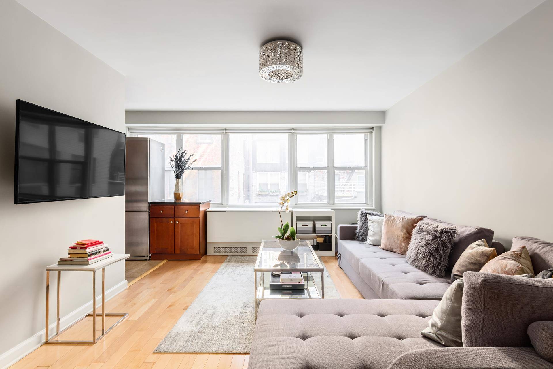 Charming studio located in Prime East Village, right off of Astor Place and just a short distance from Union Square, Washington Square and Tompkins Square Parks.