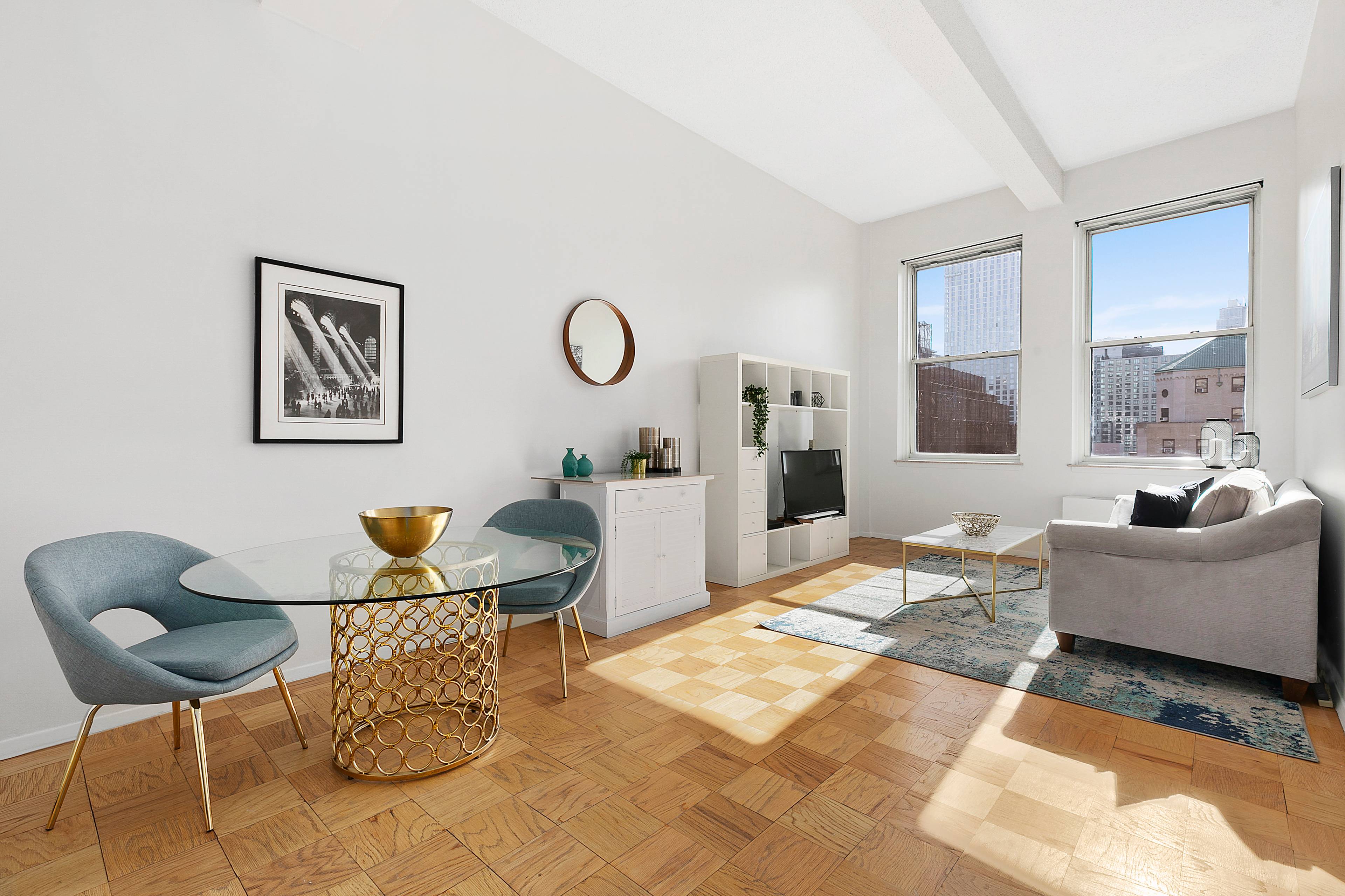 Hello light and sky ! True loft living on the border of Brooklyn Heights and Downtown Brooklyn, this turnkey extra large 1BR apartment with soaring 12' ceilings, eastern open exposures, ...