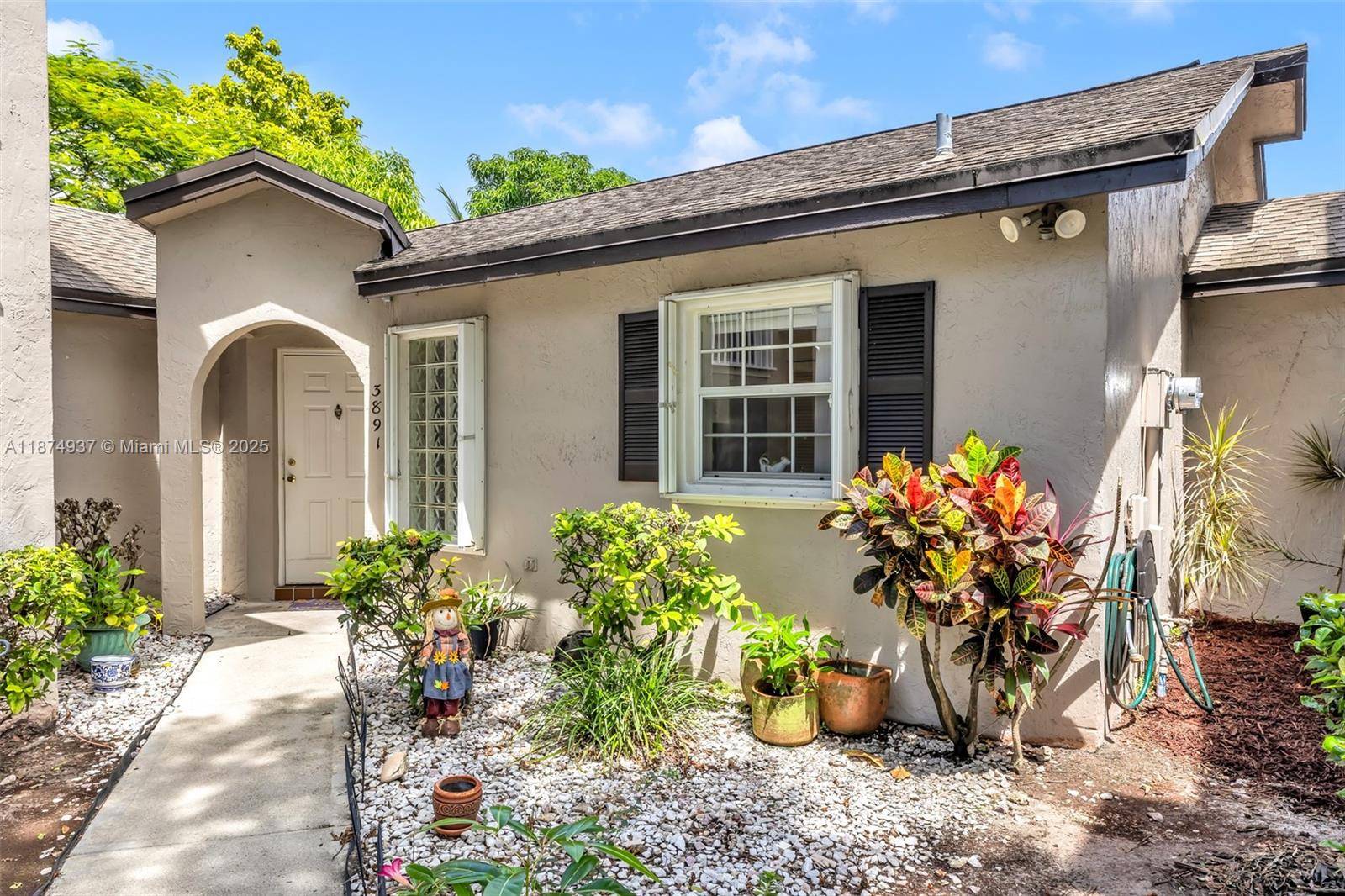 This home is ready for your personal touches !