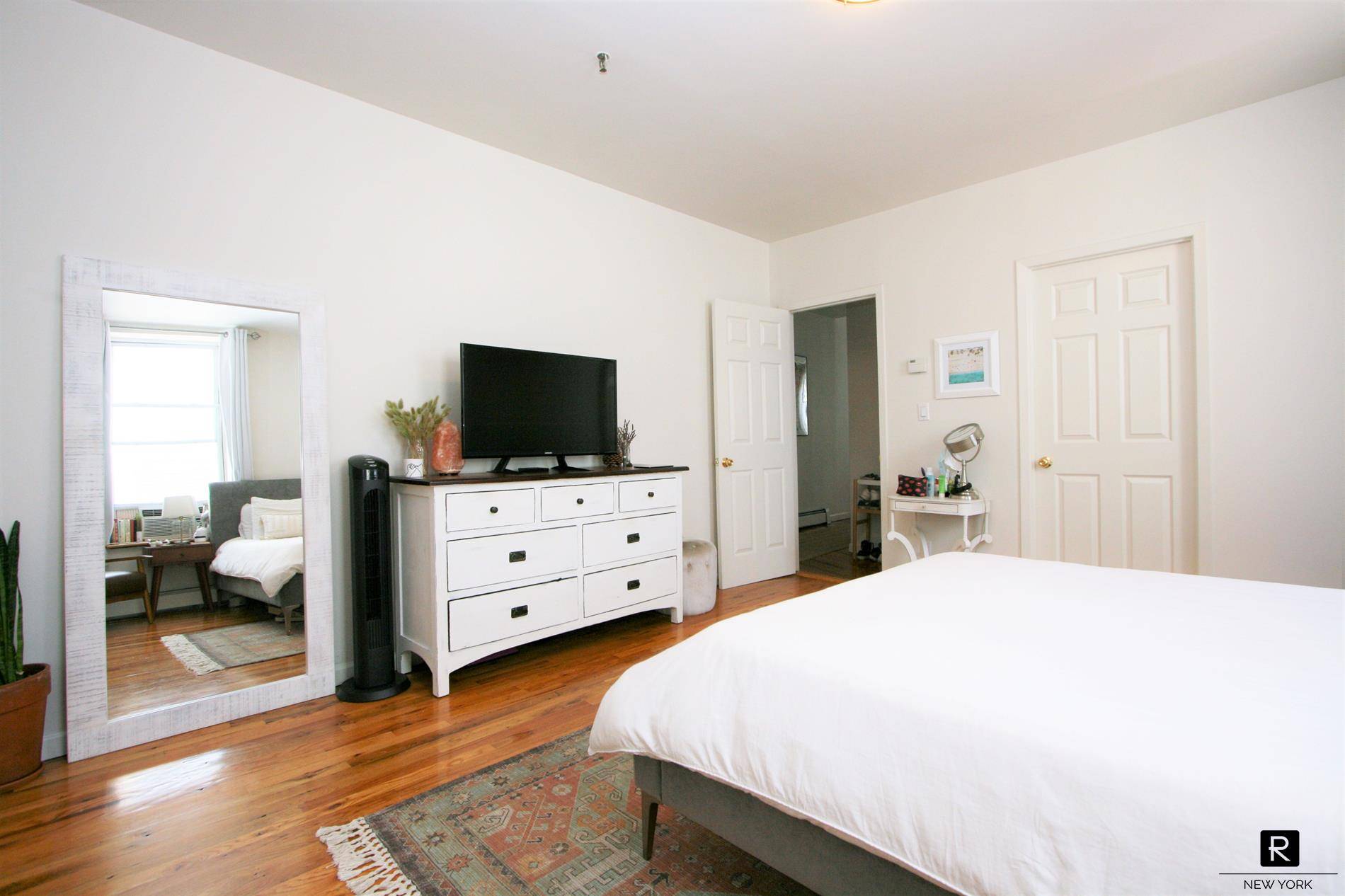 Spacious Brownstone Brooklyn Pet Friendly 1 Bedroom Loft Apartment Washer amp ; Dryer in the Heart of Park Slope North on Leafy Prospect Place conveniently situated between the B Q ...