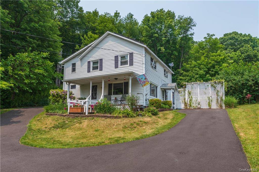 WOW ! move in ready, farm house in the MINISINK SCHOOL DISTRICT !