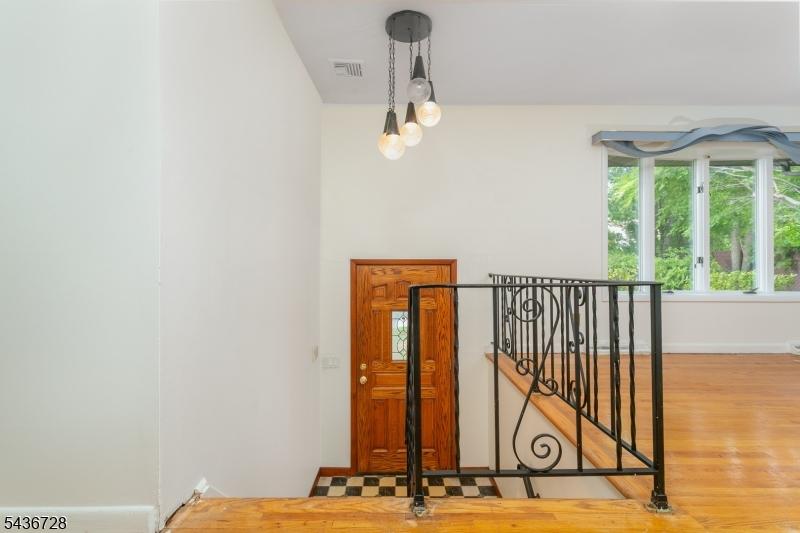 OPEN FOYER ENTRANCE