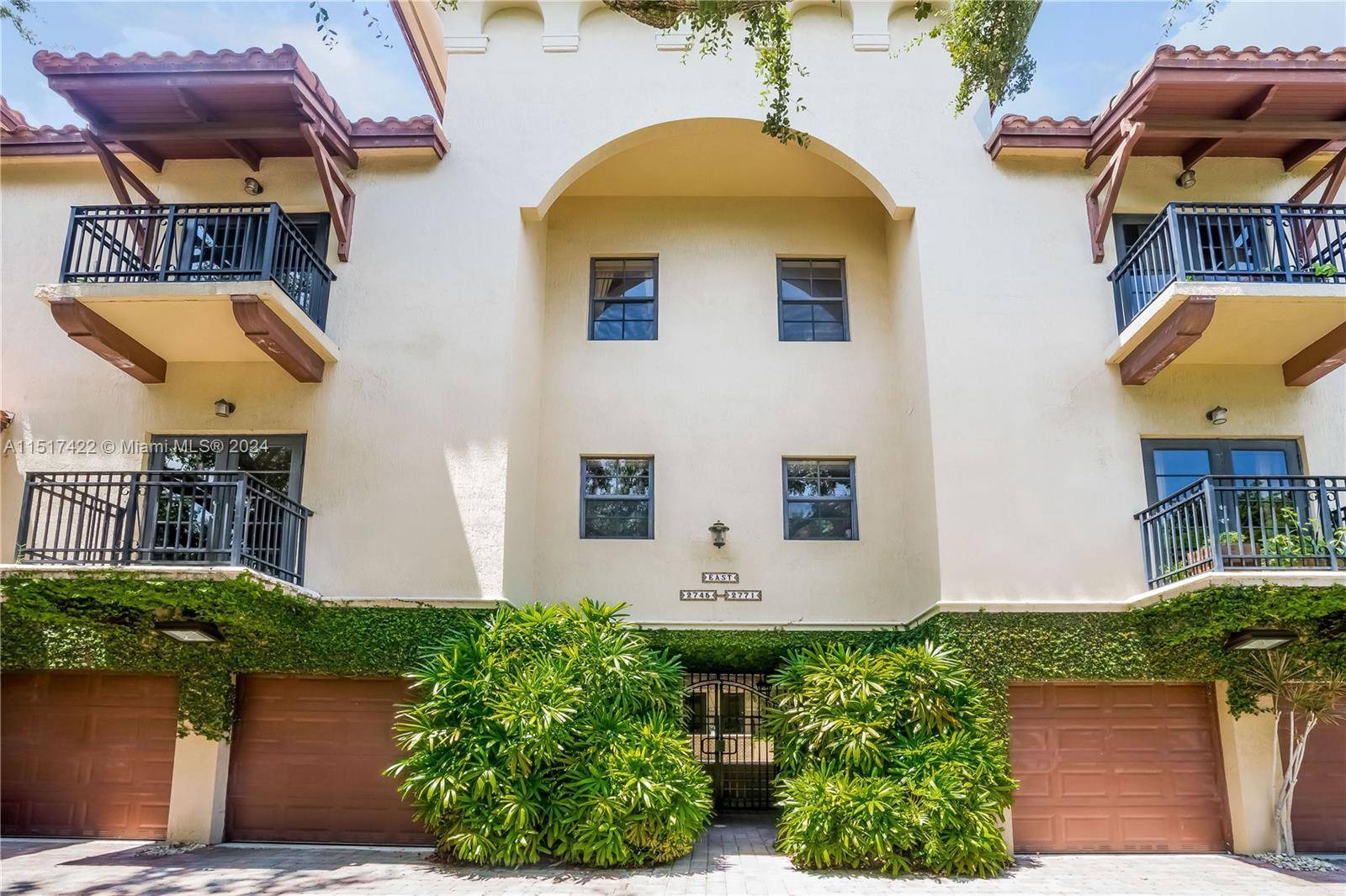 Excellent opportunity to rent a 3 bed townhouse, in sought after Villagio in the Grove, Tri level corner unit, large 2 car garage w one full suite on first floor, ...