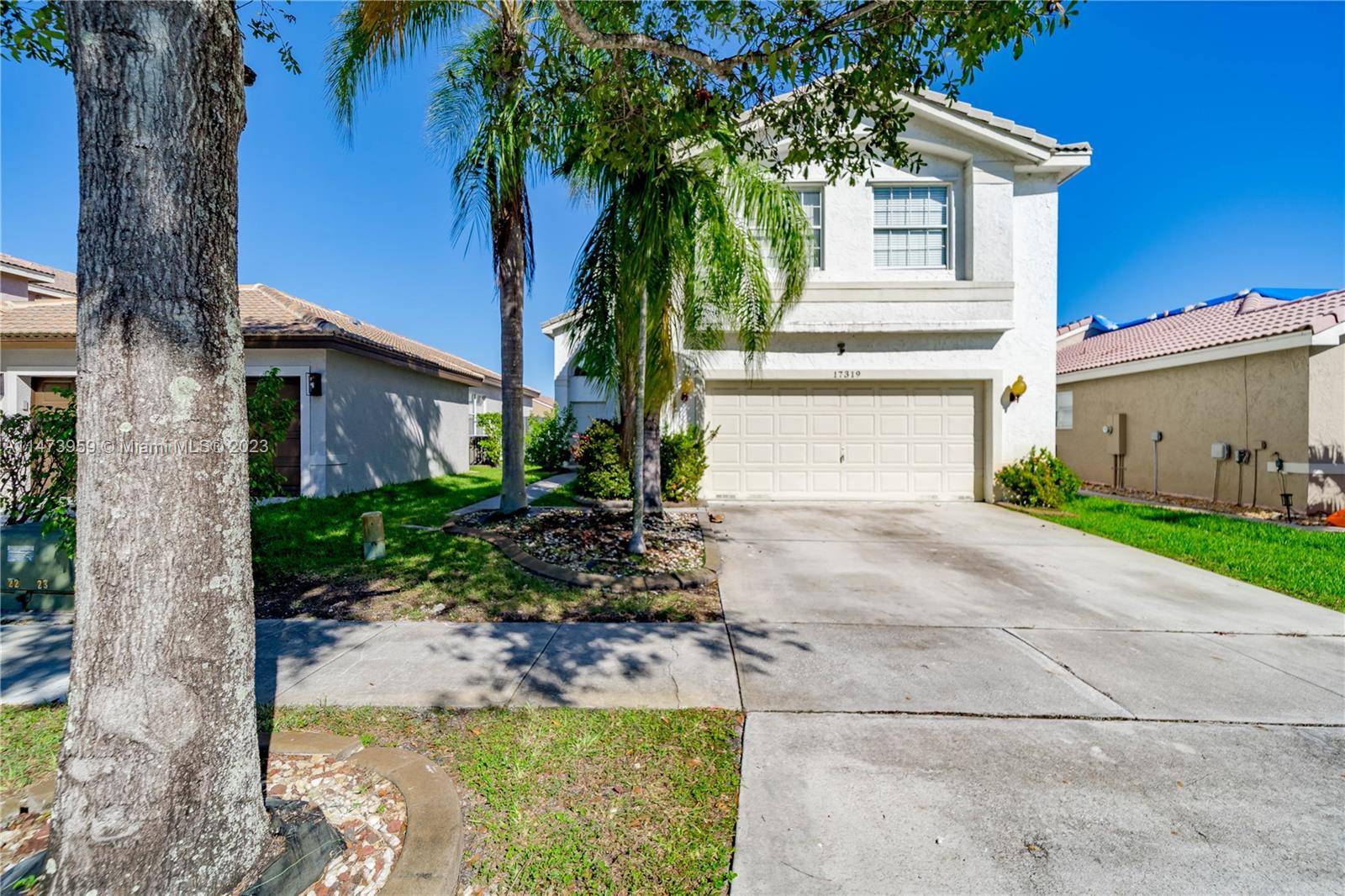 Wonderfully located single family home in the lovely desirable city of Miramar.