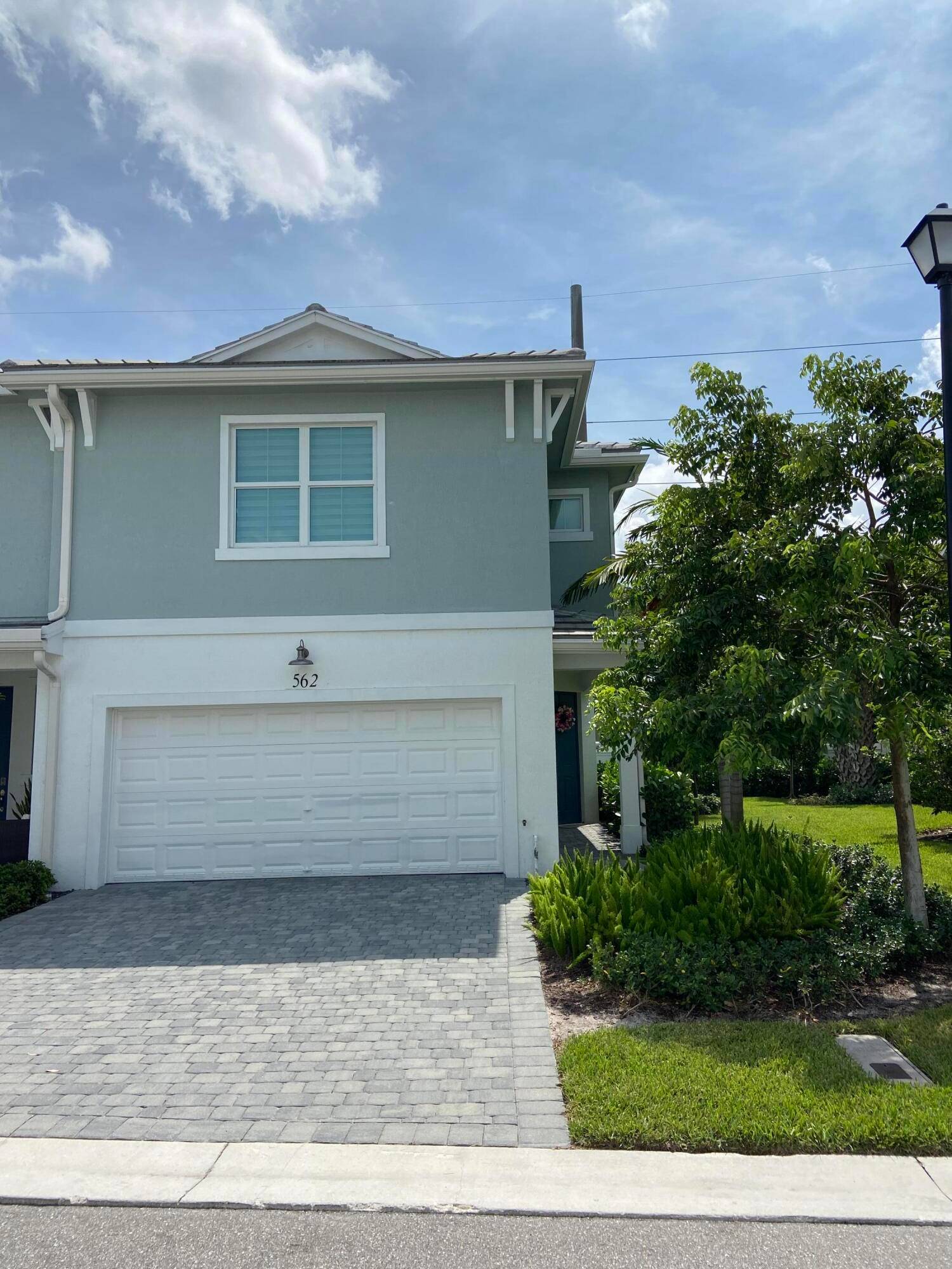 NEW CONSTRUCTION LUXURY TOWNHOME Large 2 story luxury Townhome 4 miles from the beach with easy access to I 95, Turnpike and Sawgrass.