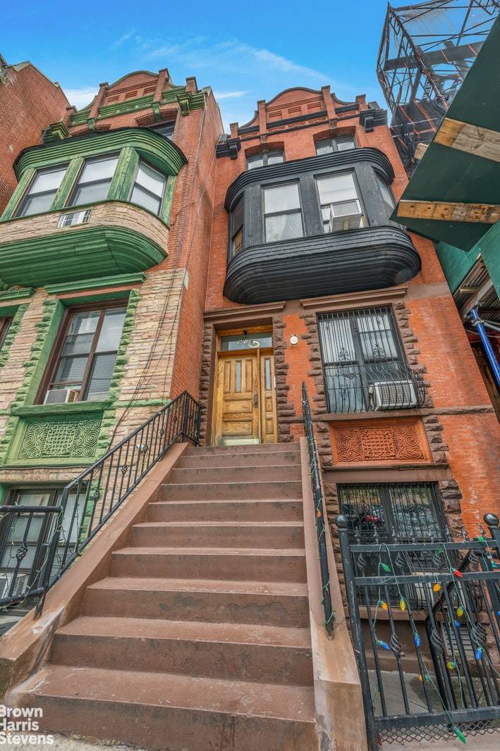 Welcome to 916 Saint Nicholas Avenue A timeless 4 story building situated in the historic Sugar hill area of Upper Manhattan.