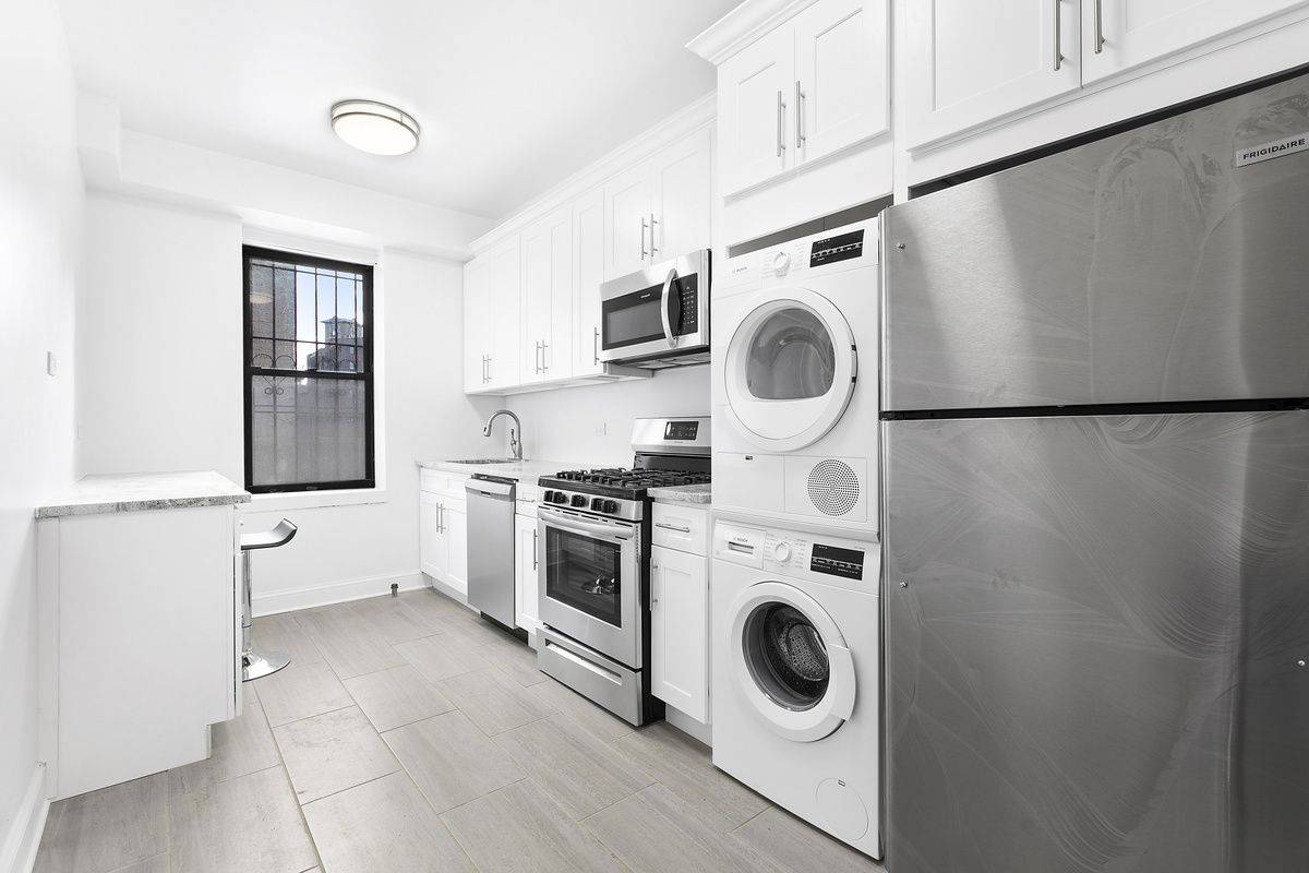 No board approval ! ! This uniquely spacious and beautifully sunlit King Size One Bedroom has an In Unit Bosch WASHER DRYER.