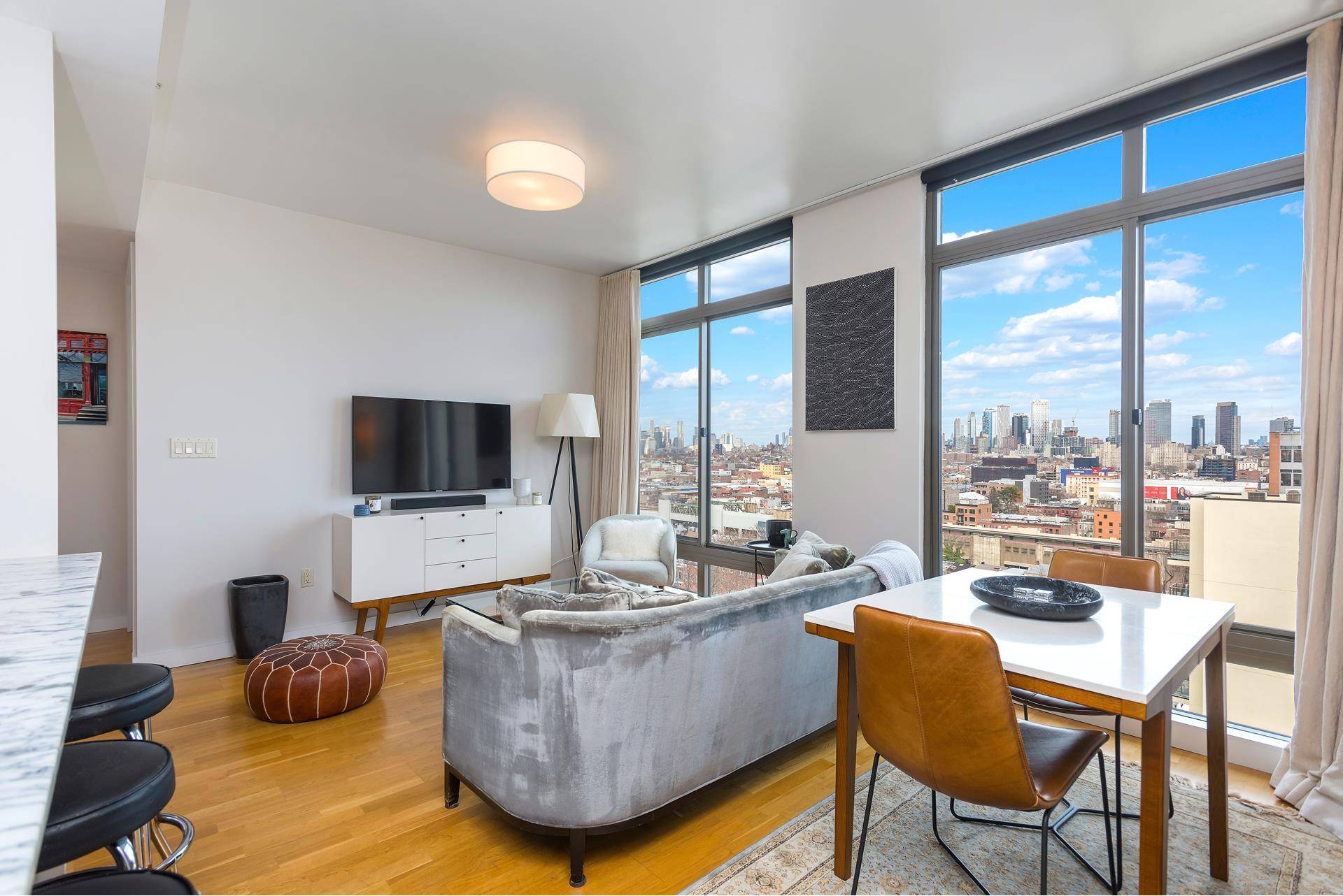ONE MONTH FREE RENT ! PENTHOUSE 1BR home with full city views now available at 500 Fourth Avenue !