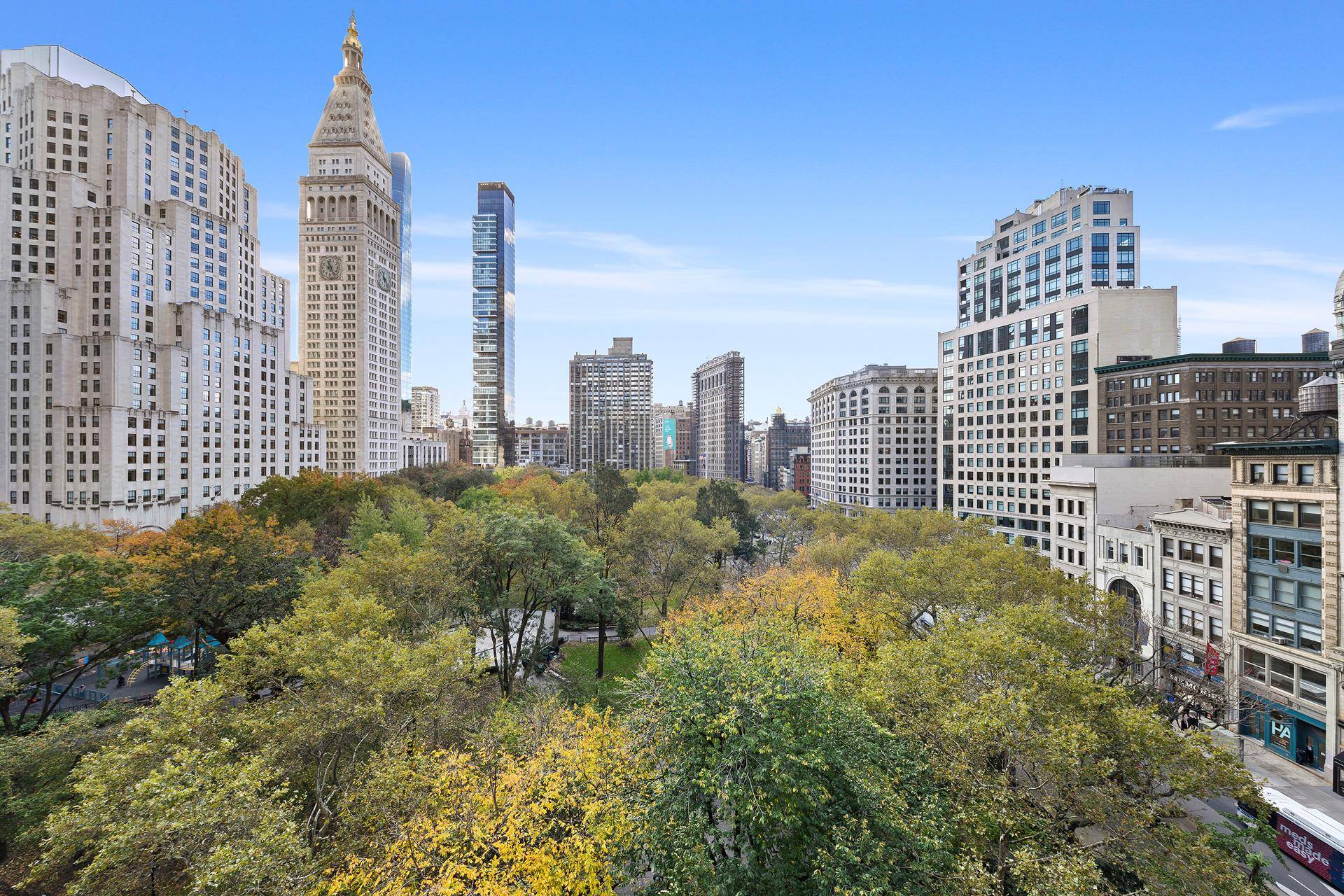 Unobstructed Madison Square Park Views from this wonderful South and North Facing L Line at The Grand Madison.