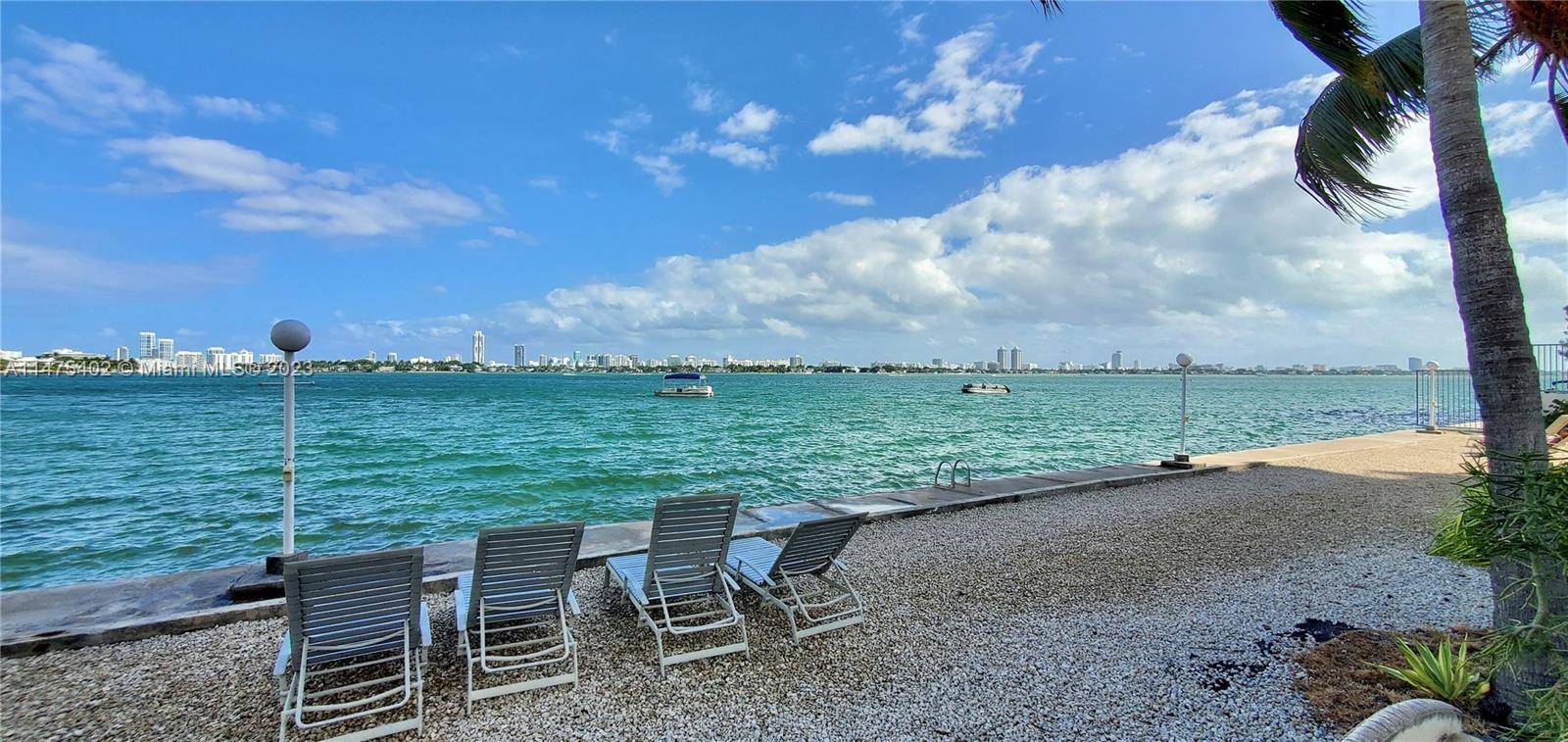 Spacious 1 BED with beautiful intercostal views and a ample balcony.