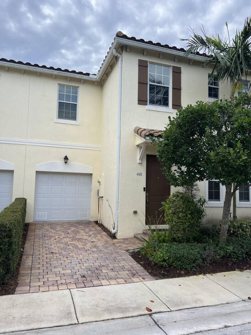 FULLY FURNISHED OR UNFURNISHED OPTIONS RARE OPPORTUNITY TO RENT A FULLY FURNISHED TOWNHOME MINUTES AWAY FROM DOWNTOWN DELRAY AND THE BEACH !
