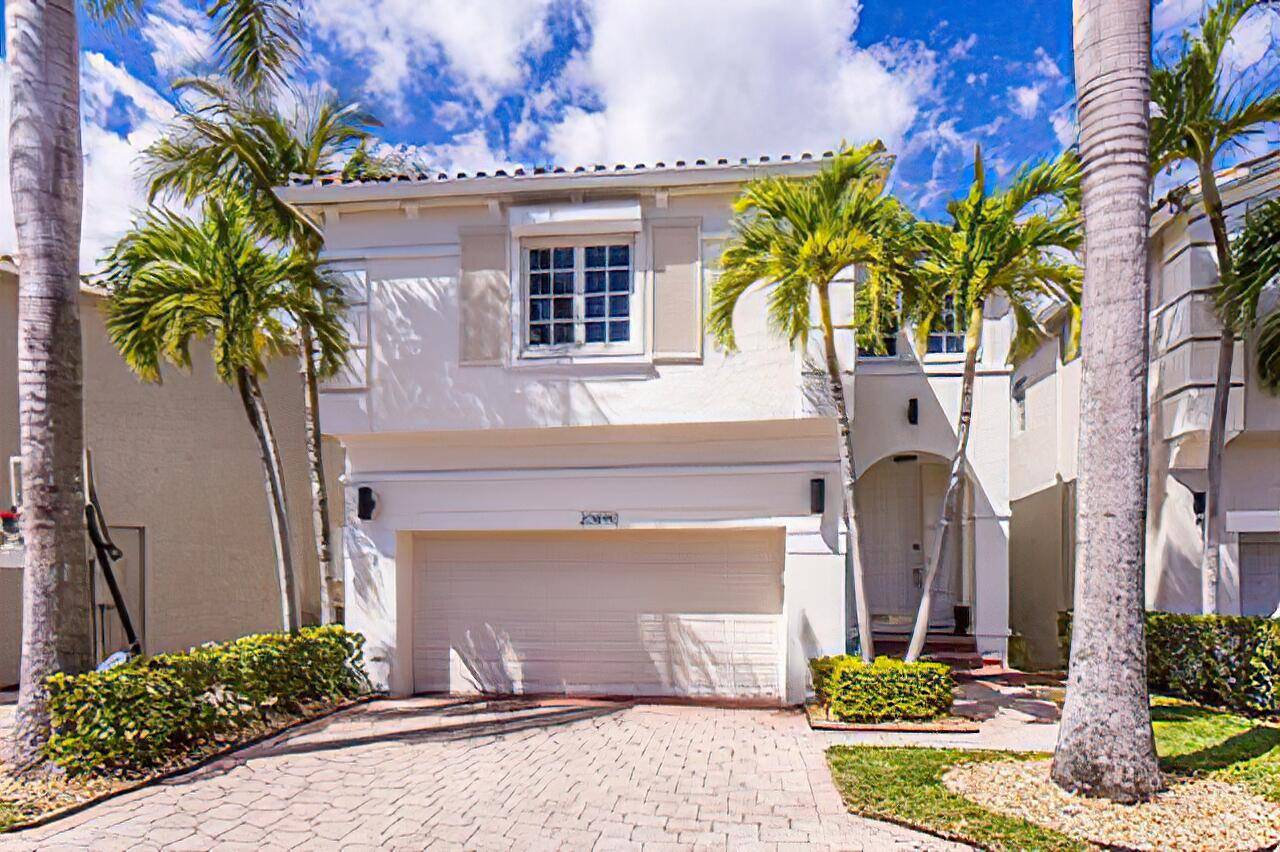 Immaculate, newly re modelled 3 2 1 in prestigious, gated Aventura Lakes.
