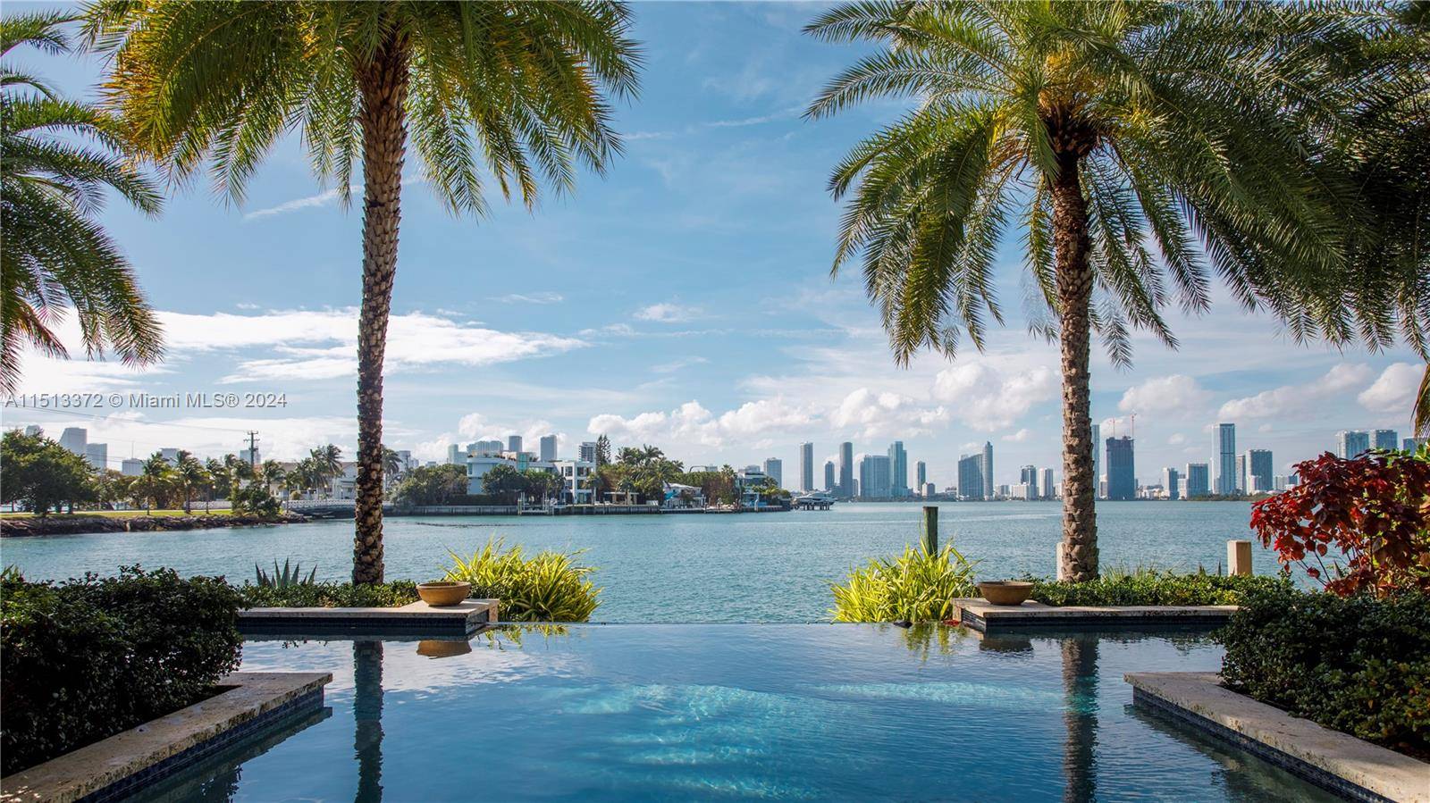 DOUBLE LOT ! ! ! Located in the prestigious Venetian Islands, this stunning waterfront property offers breathtaking views of Biscayne Bay and Downtown Miami.