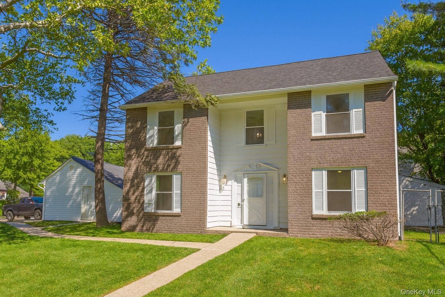 Welcome to 6 Petersburg Court in Coram a beautifully renovated 4 Bedroom, 2.