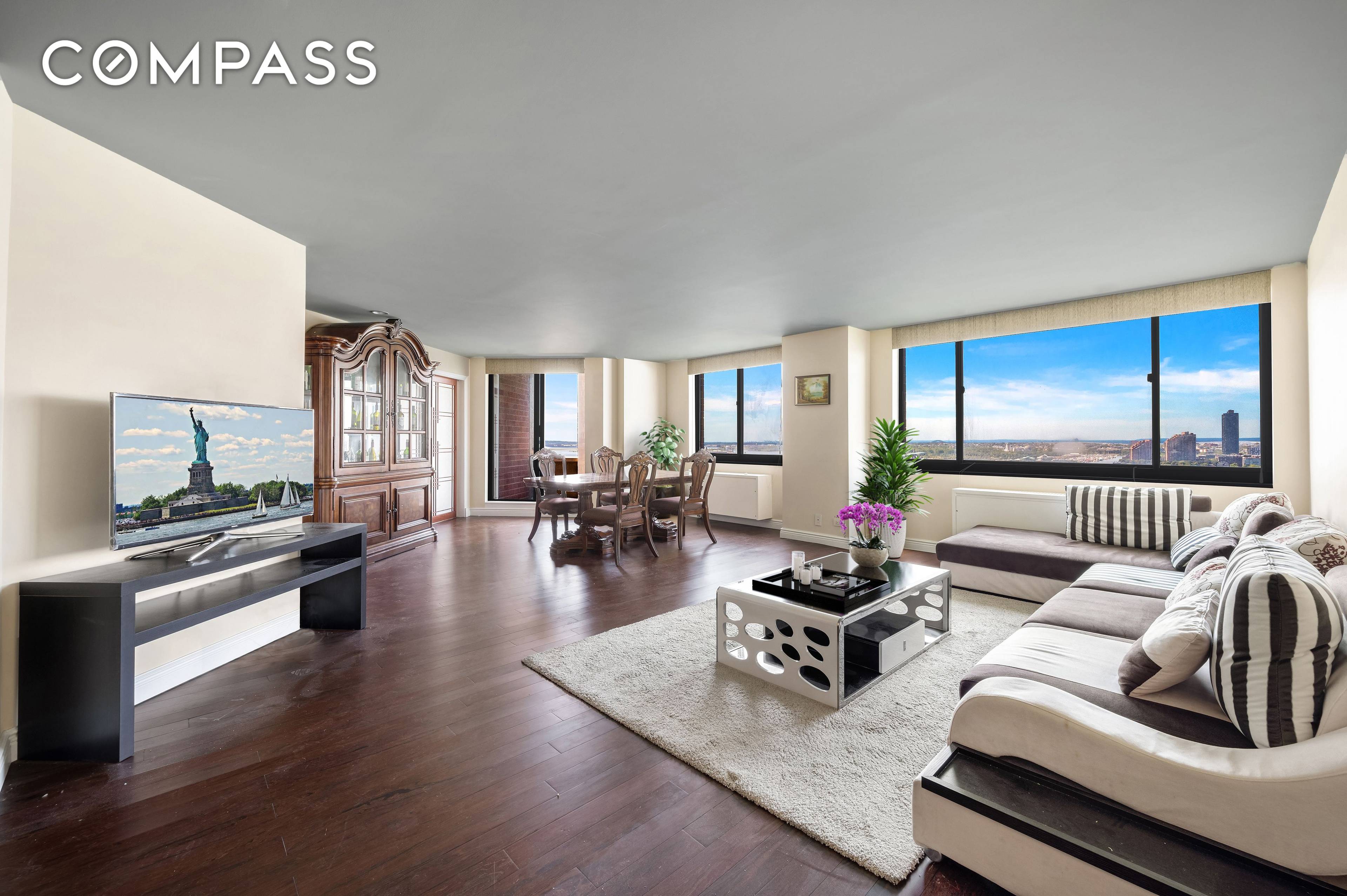 Welcome to this beautiful and sun flooded apartment, with mesmerizing views of the Hudson River and beyond as far as the eye can see.