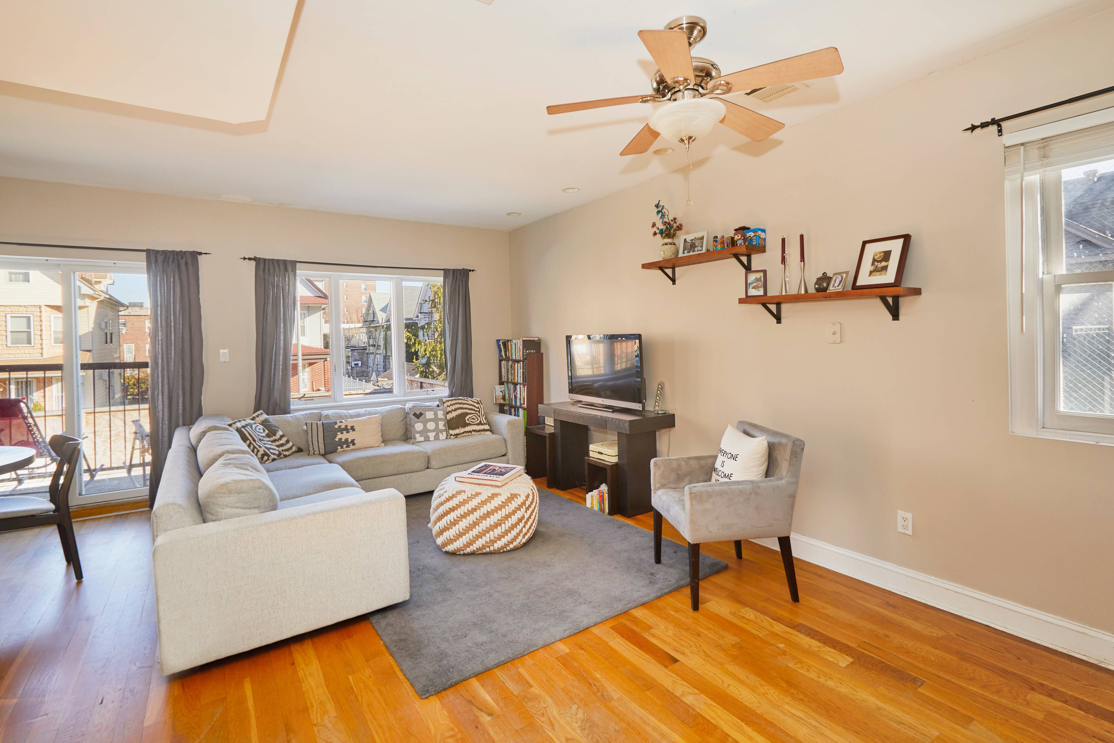 NO FEE Just in time for Spring, this chic and spacious pet friendly 3BR 2BA condo sublet has TWO private balconies one of which is 20' x 8', 1000 square ...