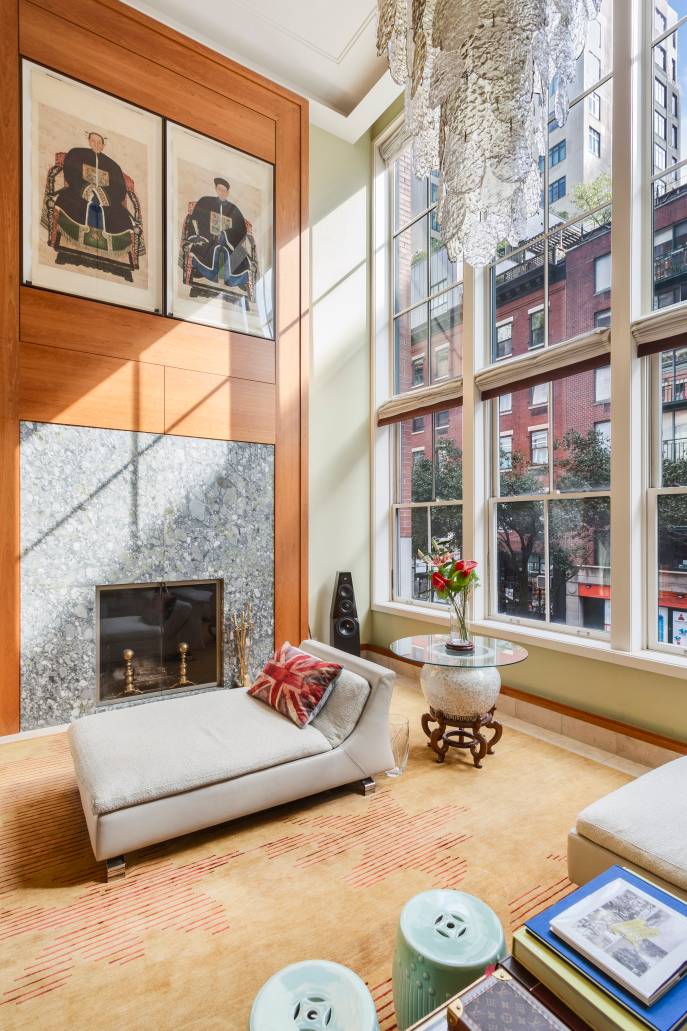 152 Reade Street is a spectacular 25 foot wide mansion in the heart of TriBeCa.