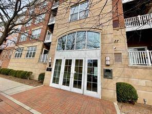 Amazing condo quality rental opportunity in gorgeous complex close to downtown Stamford !