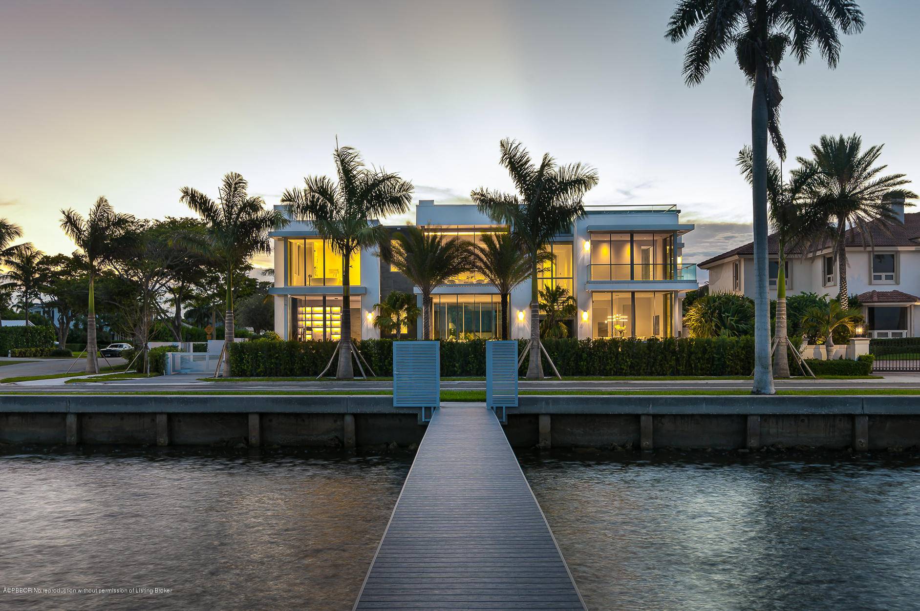 UNPARALLELED DESIGNUNMATCHED CONSTRUCTION6717 S Flagler Dr is one of the most distinctive properties ever built in Palm Beach County.