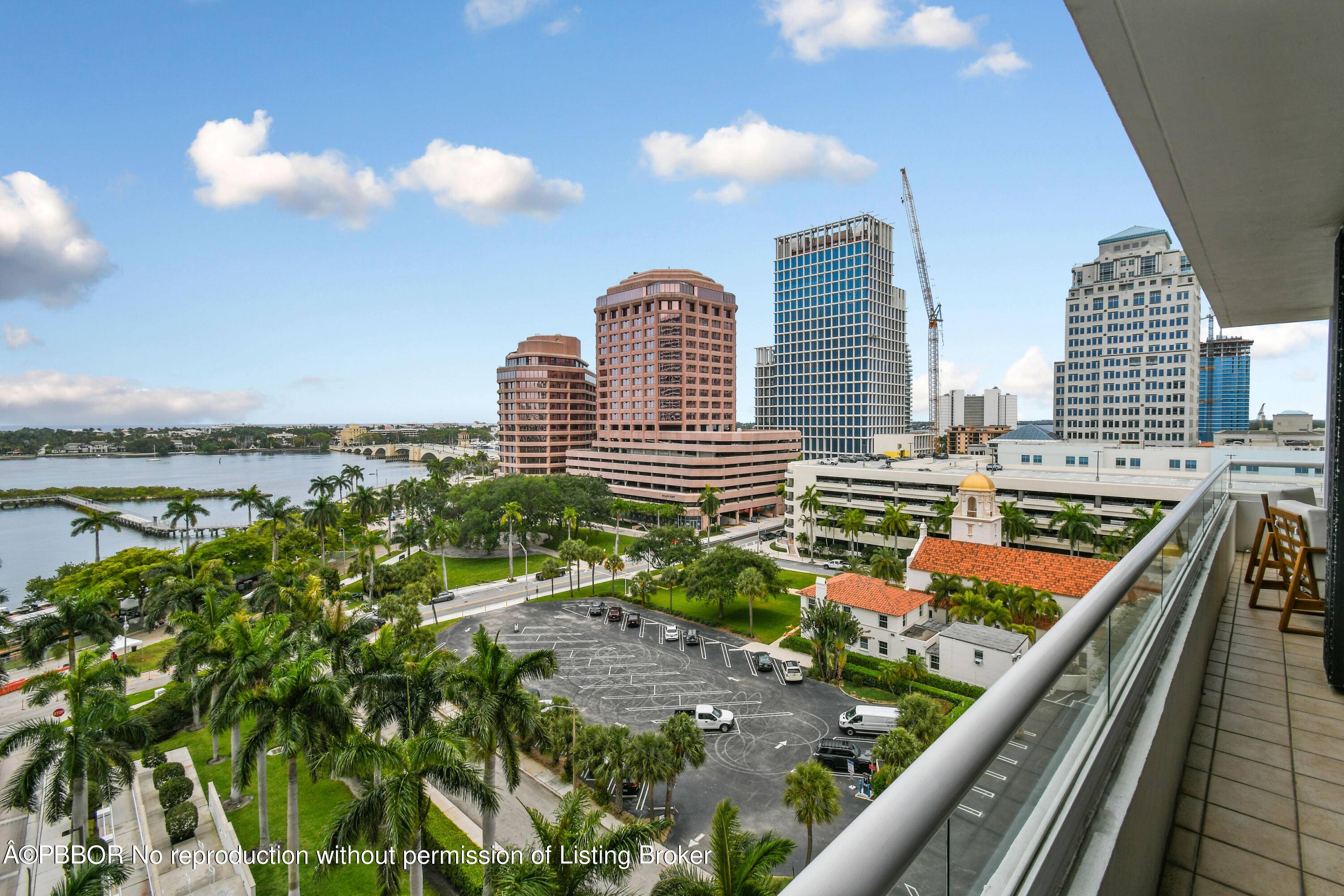 This expansive apartment features a large balcony with unparalleled views of the Intracoastal.