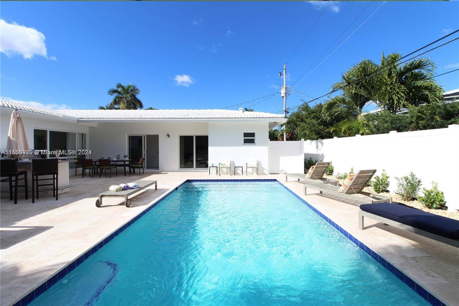 Beautiful seasonal rental in the heart of Lauderdale By The Sea.