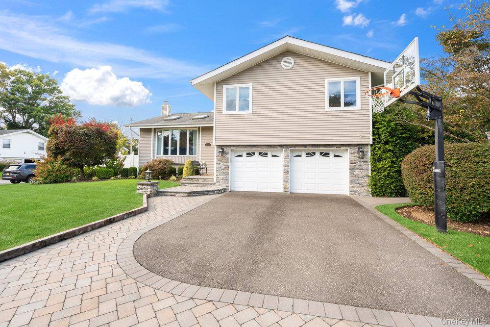 Move right into this stunning, fully renovated Hollywood Model perfectly situated on an amazing corner lot within the coveted Syosset School District.
