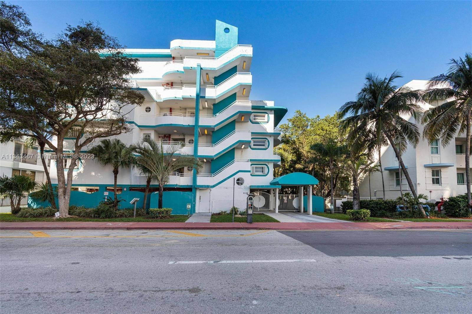 Beautiful Spacious 2 2. 5 Condo just across the street from the Ocean with Beach Access !