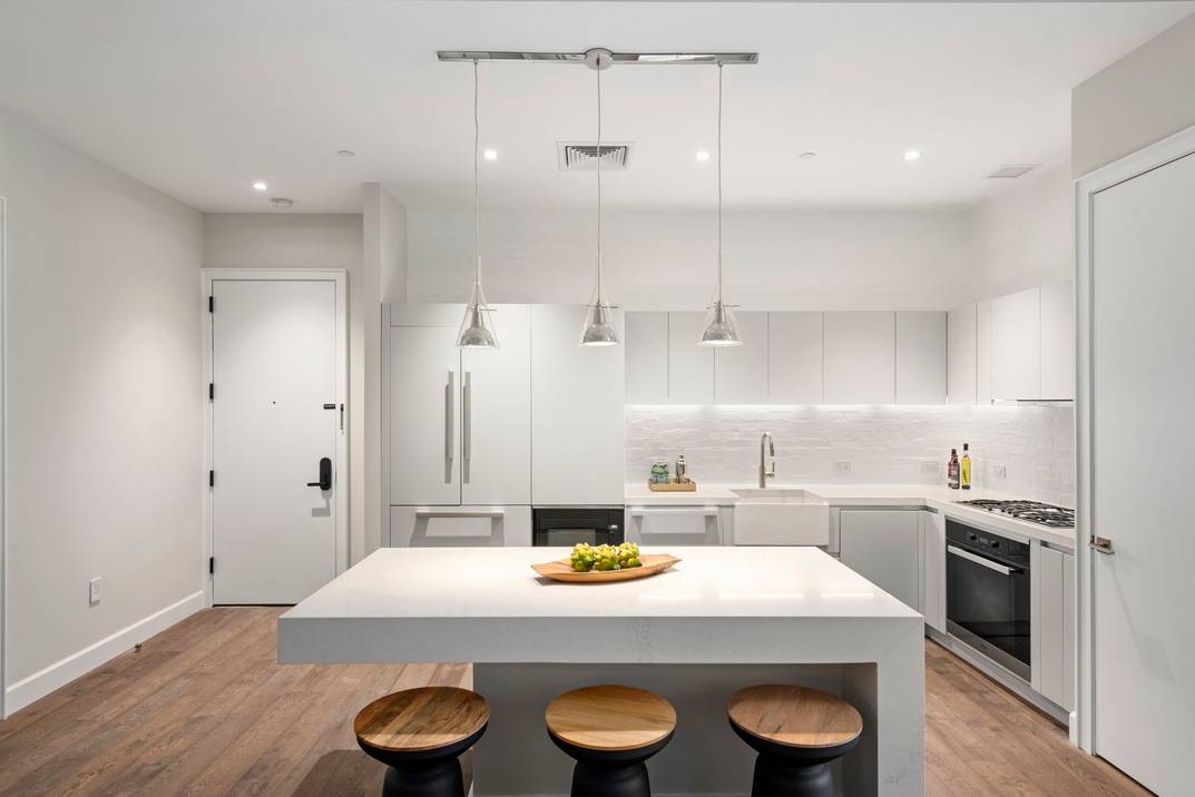 An luminous Soho rental designed by award winning architect, Gene Kaufman, this luxurious 1 bedroom with large home office, and 2 bathroom home blends classic SoHo loft comfort with contemporary ...