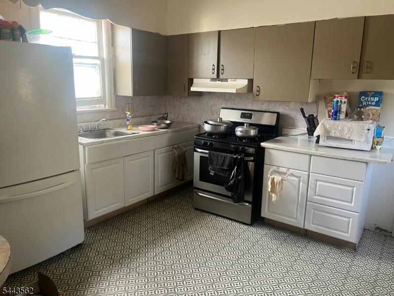 Unit 4 Kitchen