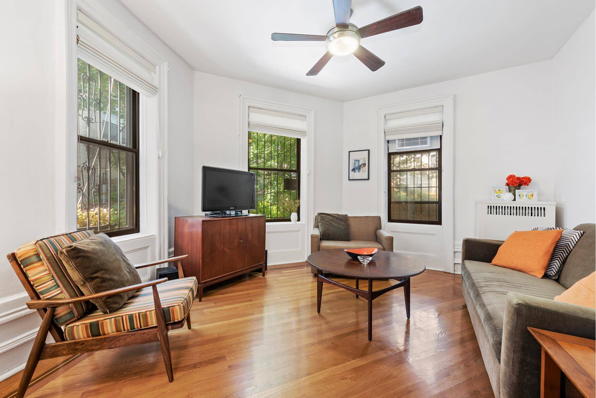 Terrific and rare opportunity to own a spacious, 1350 sq ft convertible 3 or 4 bedroom in prime Prospect Heights !