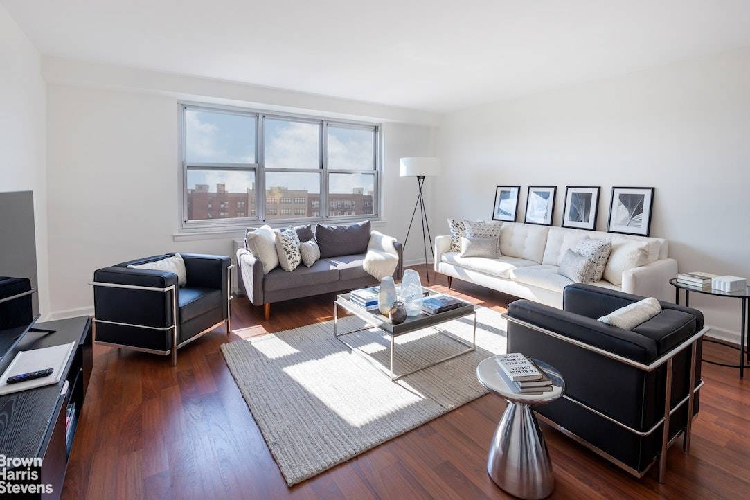 Wave as you pass by your full time doorman and ride upstairs to enter your generously proportioned 21 foot living room, splashed with sun during the day and providing magnificent ...