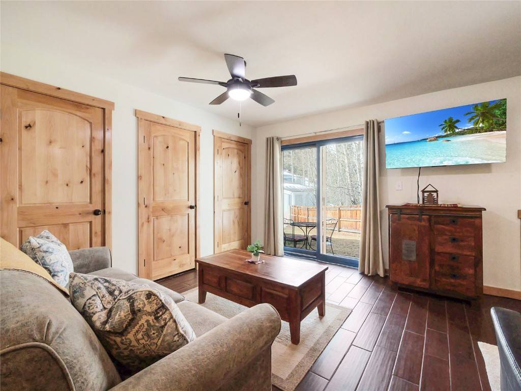 This Large 1 bedroom condo has amazing access to the the ski resort.