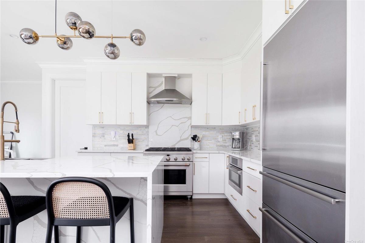 Eat in Kitchen