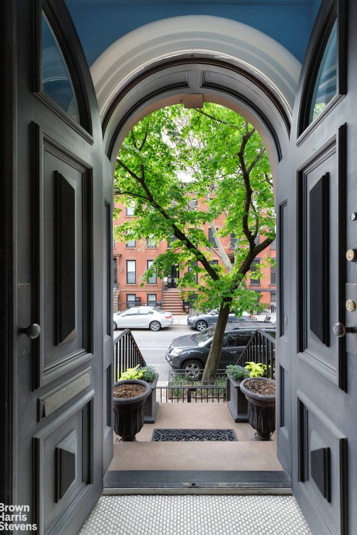 ALL SHOWINGS BY PRIVATE APPOINTMENT PRIVATE DRIVEWAY Have you dreamt of owning a brownstone with central air conditioning, tons of light, renovated bathrooms and kitchen, Giant Garden AND Private Parking ...