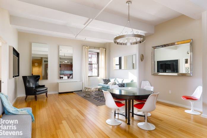 ALL SHOWINGS BY PRIVATE APPOINTMENT Residence 11E is an enormous 1627sqft LOFT with open western exposures.