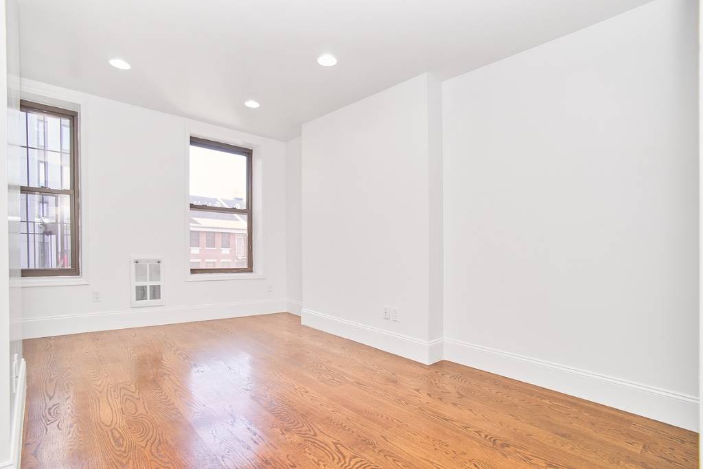 Updated 1 bedroom avail in a gut renovated building located on Clinton Street, between Stanton amp ; RivingtonApartment Gut renovated Queen sized windowed bedroom w large closet storage space Open ...
