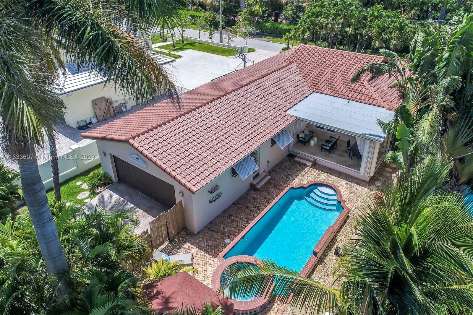 This is a short term Monthly Weekly Rental Call agent for a Weekly Rent Price Magnificent 2800 SQ FT Villa on a 9000 SQ FT estate.