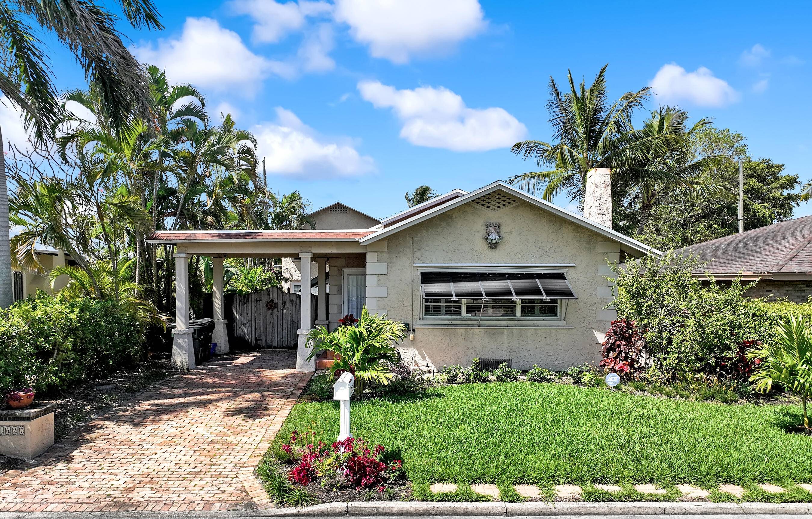 Charming 1925 home ! Mizner inspired architecture surrounds this coastal modern finished property that is an updated 2 bedroom 1 bathroom main home with a 1 1 upstairs apartment in ...
