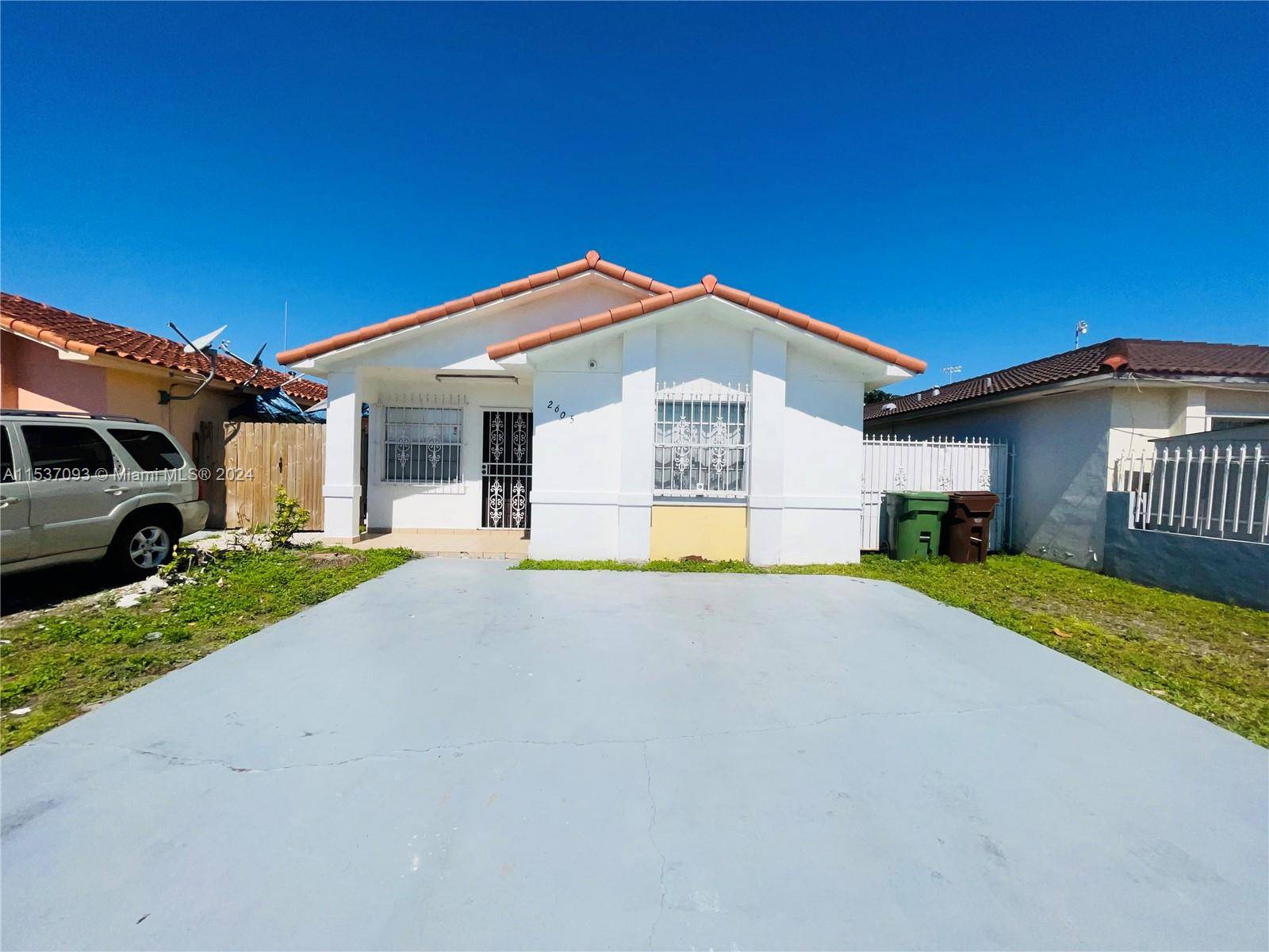 Perfect starting home or investment opportunity, located in central Hialeah near Palmetto Hospital.