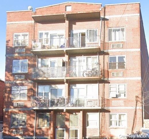Great conditions two bedroom condo apartment ideally situated in Corona, within close proximity to various commercial establishments.