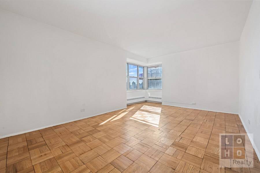 The largest and best two bedroom layout East River has to offer, this spacious apartment features lots of light, double exposures east amp ; west, and stunning views of the ...