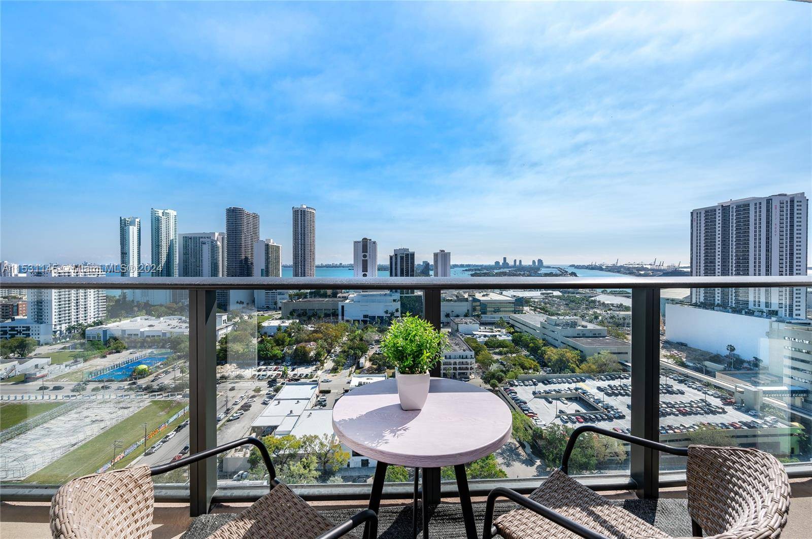 Located in the here of the Arts Entertainment District of Miami, this HIGH FLOOR TURN KEY FULLY FURNISHED unit boasts spectacular view of Biscayne Bay, Miami Beach, Port of Miami, ...