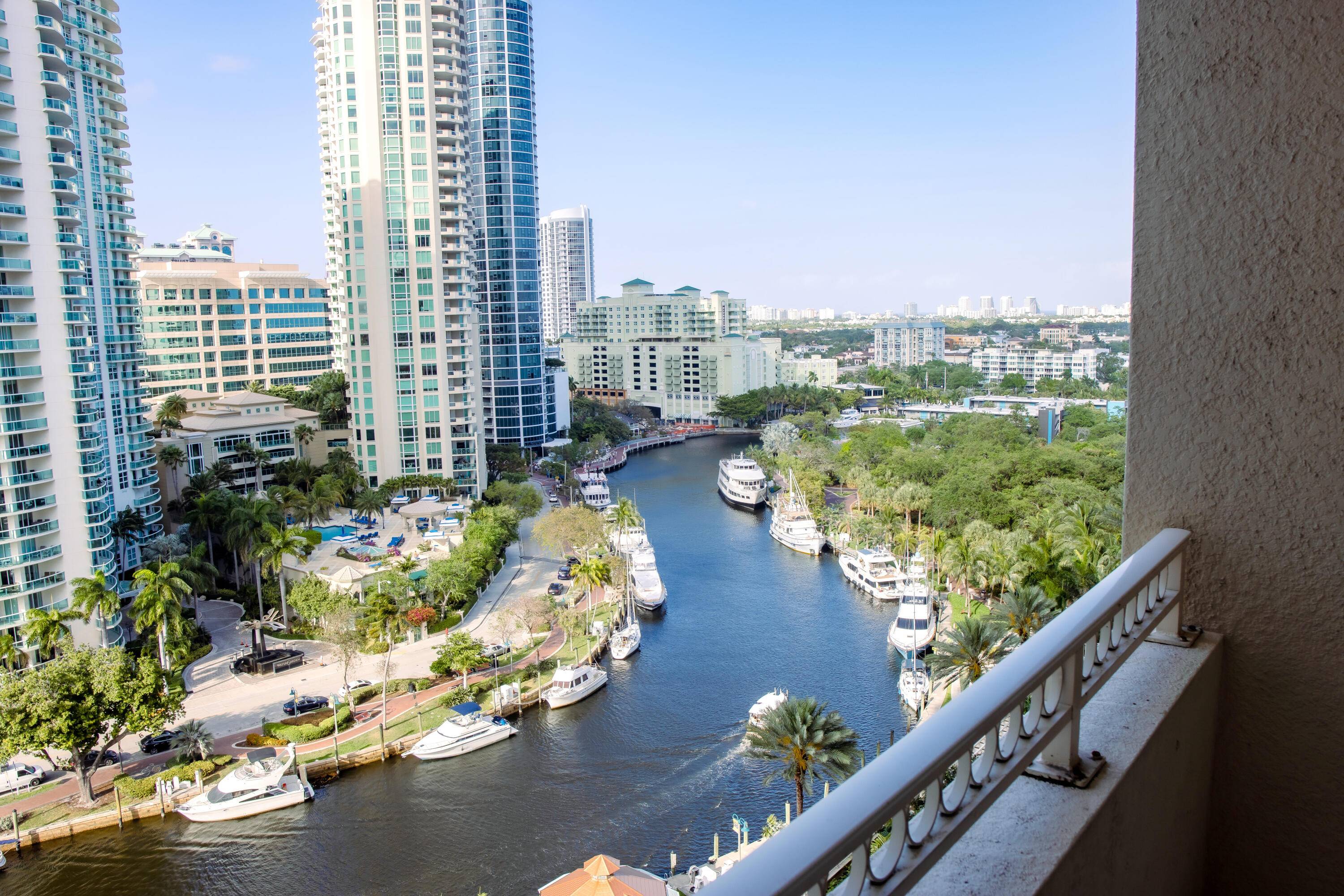 Experience Luxury Living Lifestyle with This Beautiful Single Bedroom Condo Over looking the New River in The Heart of Downtown Fort Lauderdale.