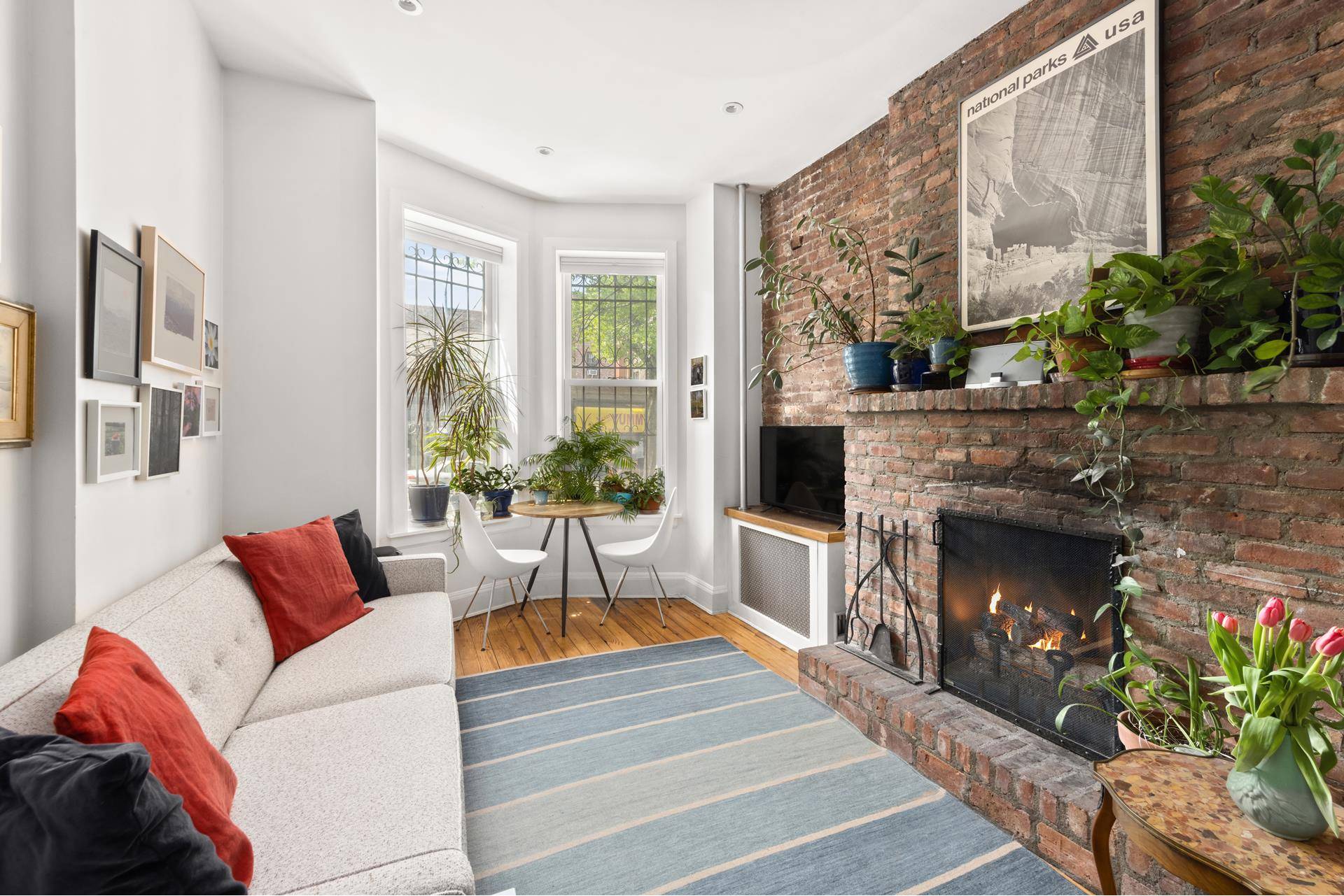 Residence 1L is an oversized one bedroom, one bathroom apartment and is perfectly situated in the heart of Southern Park Slope.