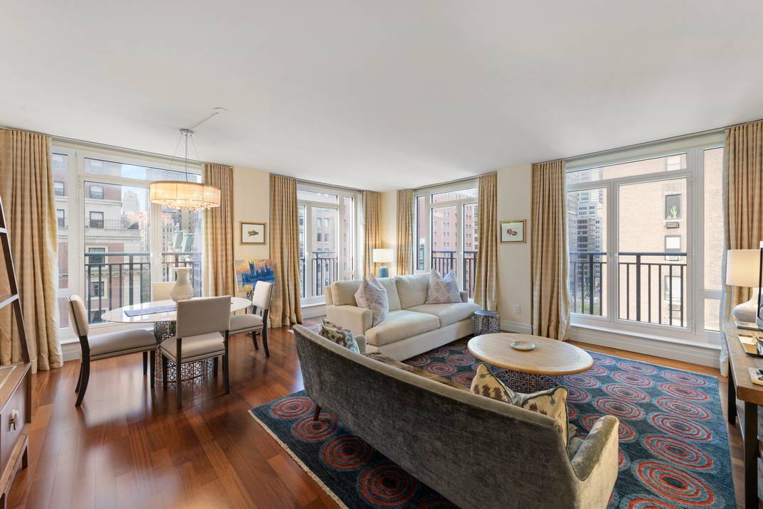 A luminous corner condo hovering over Park Avenue, this lovely 2 bedroom, 2.