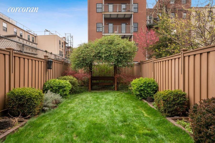 Condo in a townhouse ! This is a spectacular garden duplex in the Strivers' district of West Harlem.