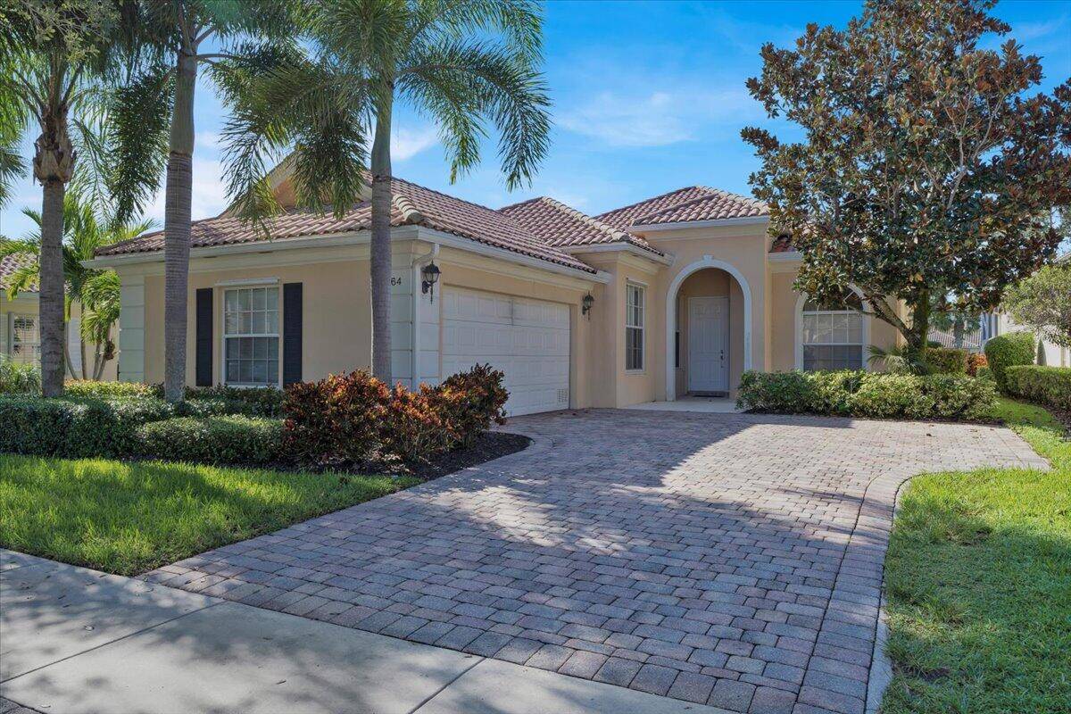 REDUCED FOR QUICK SALEPERFECT CANAL FRONT, BEST PRICED OAKMONT MODEL.