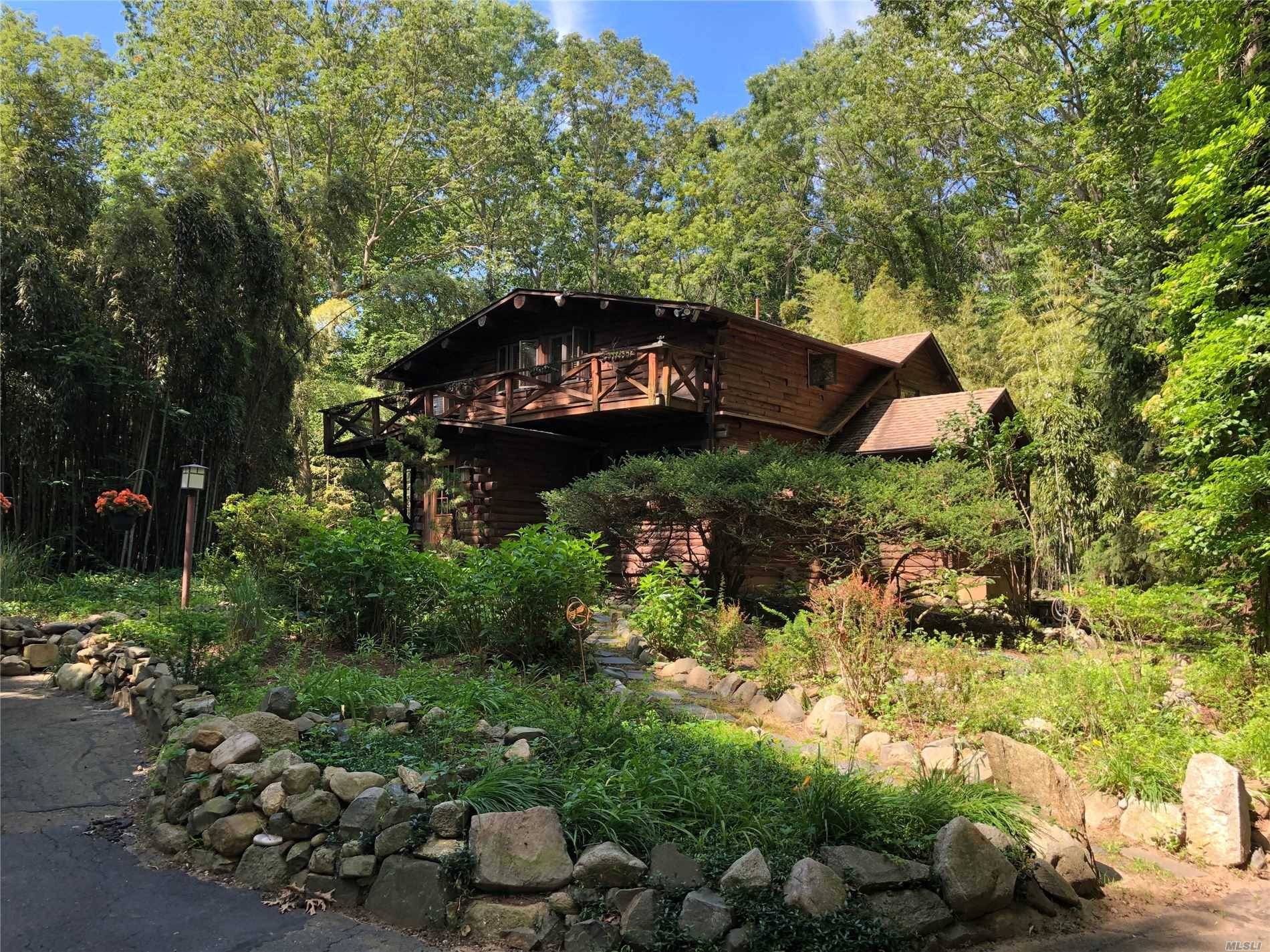 Charming Pvt Log Cabin in Picturesque Serene Lloyd Neck Estates, Short walk to deeded Beach or Park, Mooring and Dock Assoc.