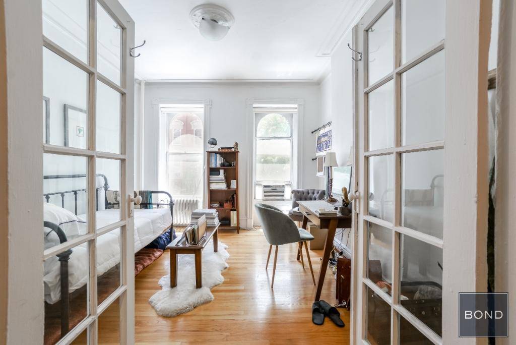 King Street off Sixth Ave This beautiful Soho 2 bedroom in an Italianate townhouse style building is a floor through classic NYC apt with bedrooms on either end of the ...